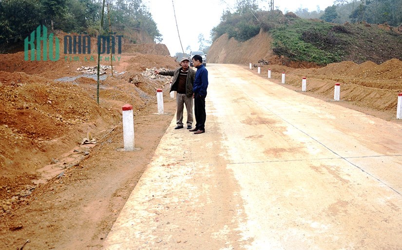 Bán gấp mảnh đất trục đường chính QL2C cạnh khu di tích ngân hàng, Tuyên Quang. giá chỉ 15 tr/m2