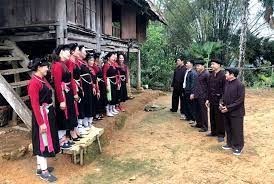 Bán mảnh đất ngay nhà văn hóa thôn Đồng Quan. Kinh doanh tốt.giá bán 5 tr/m2