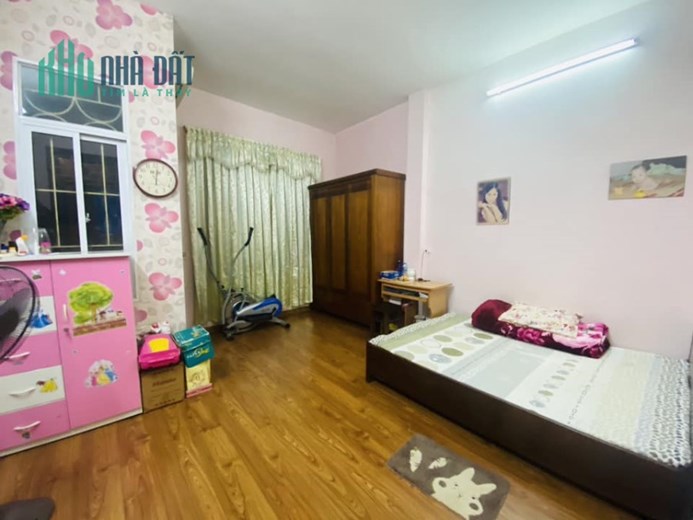 HOT !!! SIÊU VIP Nhà ở Trần Duy Hưng Cầu Giấy 50m2, cạnh phố Nhà đẹp 4 tầng chỉ 7.2 tỷ