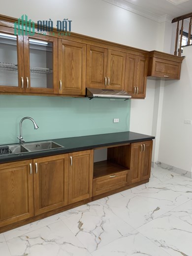 Nhà 5 tầng 40 m2 đối diện EAON Long Biên, giá 3.98 tỷ