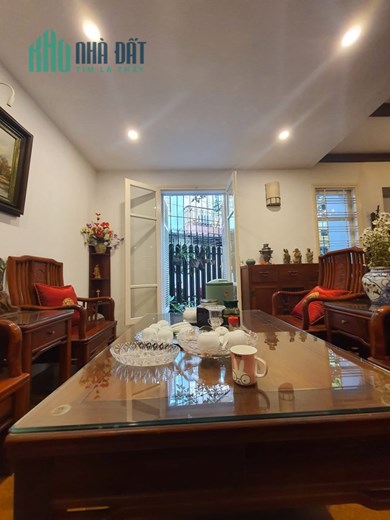 Bán nhà 128m2 phố Nghi Tàm, Tây Hồ Biệt thự Gara Ô tô tránh 15.8 Tỷ