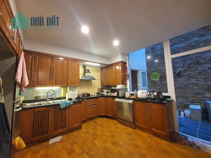Bán nhà 130m2 phố Nghi Tàm, Tây Hồ Biệt thự Gara Ô tô tránh 15.5 Tỷ