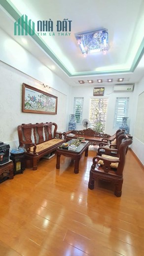 Chủ lên chung cư, bán nhà Nguyễn Phong Sắc, 52m2 9 tỷ, giá tốt ở ngay