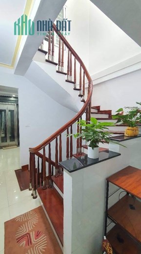 Chủ lên chung cư, bán nhà Nguyễn Phong Sắc, 52m2 9 tỷ, giá tốt ở ngay