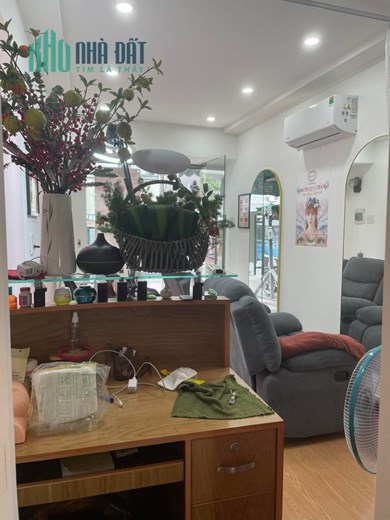CẦN SANG NHƯỢNG LẠI MẶT BẰNG ĐỊA CHỈ: 553 Vĩnh Khánh, p10, Q4, HCM