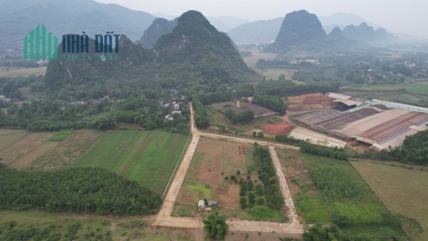 Bán gấp 2316 m2 gồm 200m2 ONT+ CLN. Mặt tiền 43x55m, đường rộng 8m, sẵn sổ.