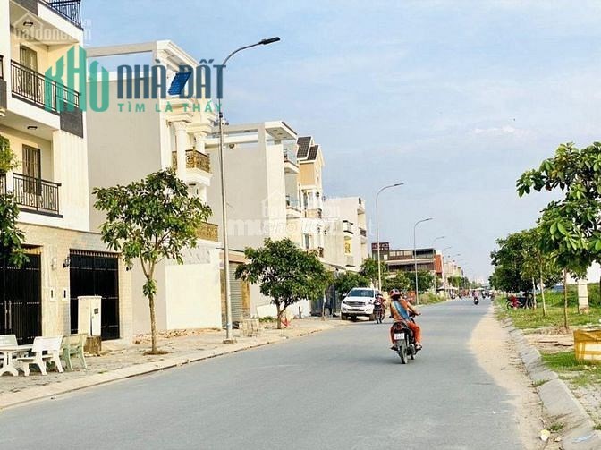 CẦN BÁN GẤP CẶP ĐẤT 10X20M MT ĐƯỜNG NGUYỄN TRUNG TRỰC