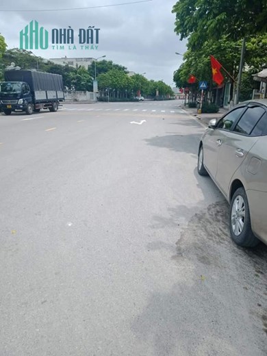 BÁN NHÀ BỒ ĐỀ 102M 4TẦNG GIÁ 6.xxTỶ. Ô TÔ TRÁNH, DIỆN TÍCH RỘNG, Ở SƯỚNG.