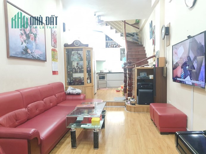 Bán nhà Hồ Tùng Mậu, Cầu Giấy, đẹp ở ngay - kd, 43m2, 5 tầng, mt 4m, giá 6.1 tỷ.
