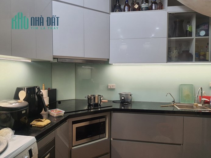 Bán nhà Hồ Tùng Mậu, Cầu Giấy, đẹp ở ngay - kd, 43m2, 5 tầng, mt 4m, giá 6.1 tỷ.
