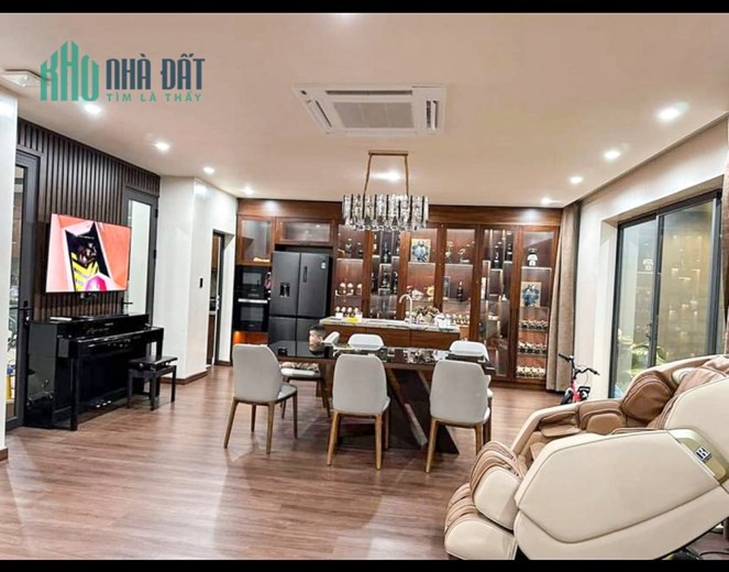 Biệt thự đẳng cấp khu Mê Linh-Anh Dũng, 180m x 3 tầng ngay mặt đường GIÁ 15 tỉ