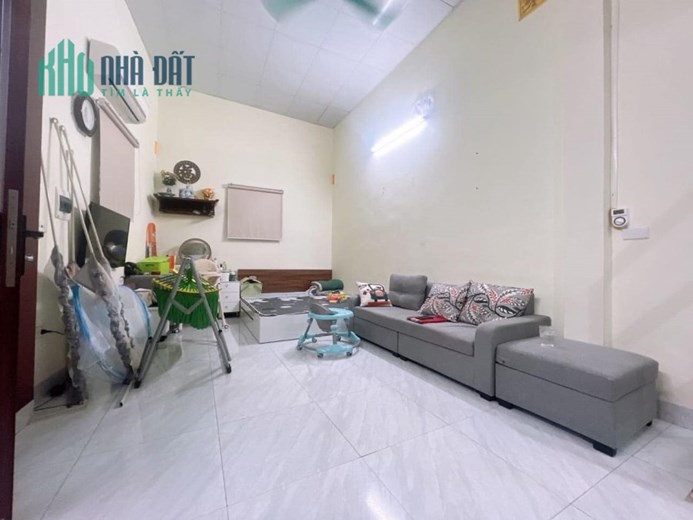Chủ cần bán GẤP căn nhà Đại Mỗ - Nam Từ Liêm 43m2,OTÔ tránh dừng đỗ ngày đêm, chỉ 4 tỷ.