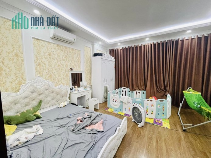 HIẾM! Cần bán nhà Nguyễn Khánh Toàn, Cầu Giấy, 69m2, 4 tầng, mt 4.6m, chỉ 6.2 tỷ.