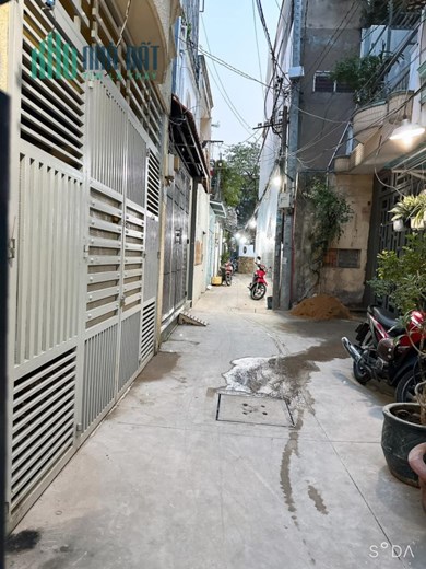 chính chủ bán nhà 2 tầng đường lũy bán bích, hẻm 3m, 60m2 chỉ 5.4 tỷ, sát mặt tiền.