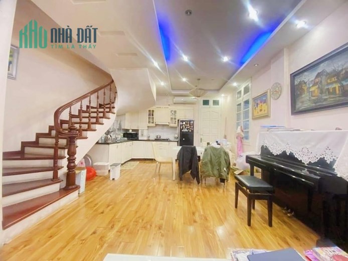 Bán gấp nhà Trần Đại nghĩa, 43m x 4 tầng x giá 5 tỷ cực gần phố