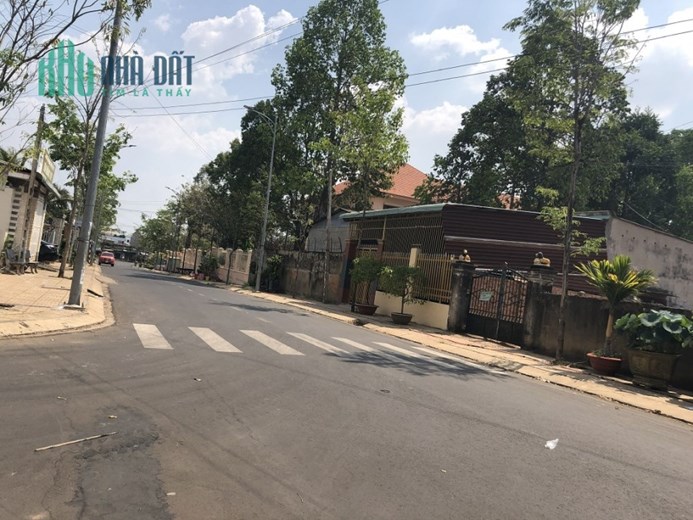 HOT HOT CẦN CHO THUÊ Lô Đất 2 Mặt Tiền Đẹp Vị Trí Đắc Địa Tại Đồng Xoài- Bình Phước