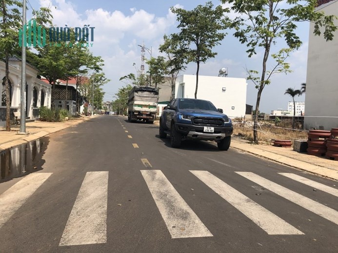 HOT HOT CẦN CHO THUÊ Lô Đất 2 Mặt Tiền Đẹp Vị Trí Đắc Địa Tại Đồng Xoài- Bình Phước