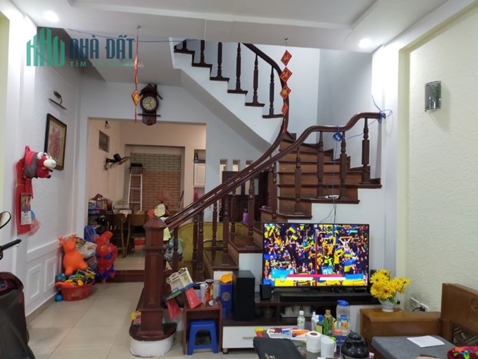 Bán nhà đầu phố Hoàng Quốc Việt - Cầu Giấy, DT: 54m*4Tầng, MT: 4,2 m, giá chỉ 6,5 tỷ