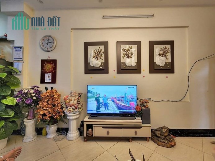 Bán nhà đẹp giá rẻ đường Hoàng Mai, ô tô đỗ cổng, tặng nội thất đẹp 40m2, ̀ 5 tầng thoáng sáng