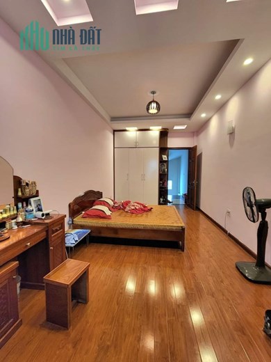 Bán nhà đẹp giá rẻ đường Hoàng Mai, ô tô đỗ cổng, tặng nội thất đẹp 40m2, ̀ 5 tầng thoáng sáng