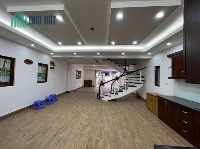 BÁN BIỆT THỰ ĐỂ 2 Ô TÔ TẠI NGÕ 192 LÊ TRỌNG TẤN