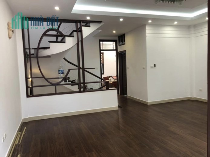 BÁN BIỆT THỰ ĐỂ 2 Ô TÔ TẠI NGÕ 192 LÊ TRỌNG TẤN
