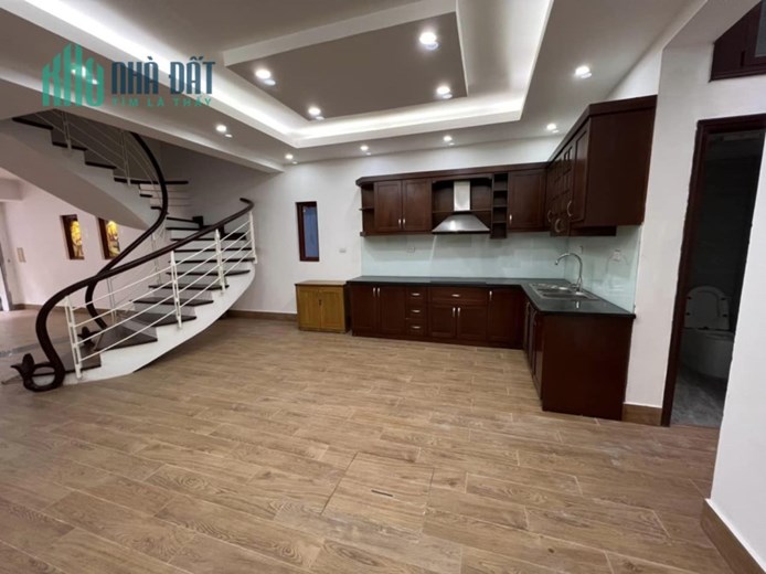 BÁN BIỆT THỰ ĐỂ 2 Ô TÔ TẠI NGÕ 192 LÊ TRỌNG TẤN