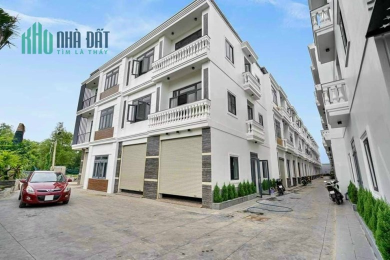 Nhà 3 tầng Dt 240m2 ngay Chợ Bình Chánh 3 tỷ 80tr