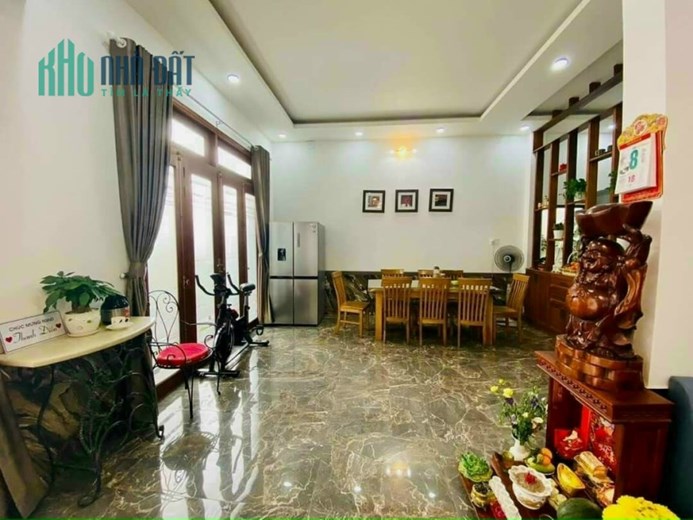 Nhà 3 tầng Dt 240m2 ngay Chợ Bình Chánh 3 tỷ 80tr