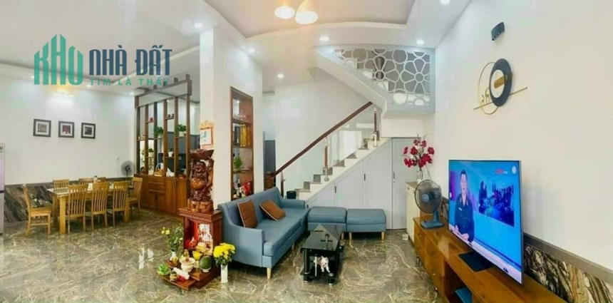 Nhà 3 tầng Dt 240m2 ngay Chợ Bình Chánh 3 tỷ 80tr