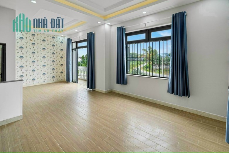Nhà 3 tầng Dt 240m2 ngay Chợ Bình Chánh 3 tỷ 80tr