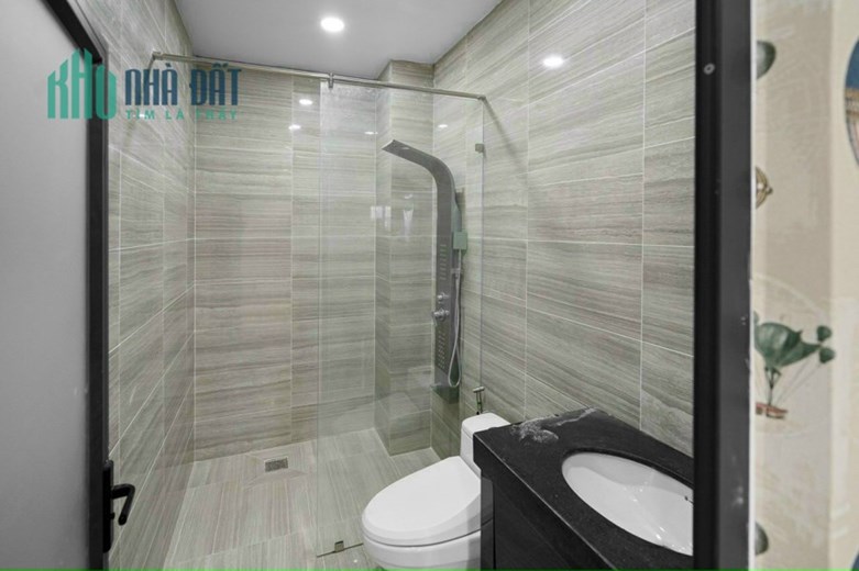 Nhà 3 tầng Dt 240m2 ngay Chợ Bình Chánh 3 tỷ 80tr