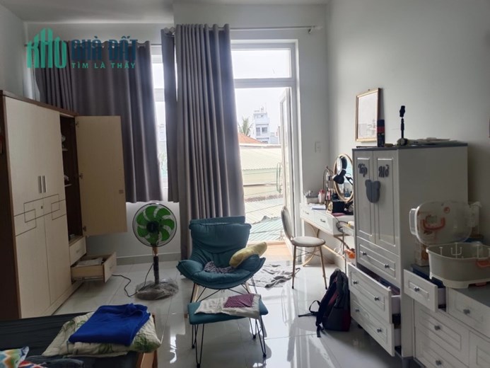Bán gấp nhà 2 tầng hẻm xe hơi đậu cửa phường phú hữu quận 9 115m2 giá chỉ nhỉnh 5 tỷ