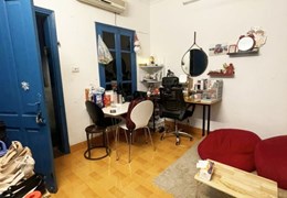 Gấp, bán nhà tập thể phố Ngô Quyền giá 2,35 tỷ, DT 30m2, SĐCC