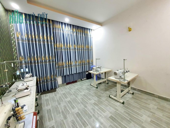 Nhà mới mặt tiền Hồ Thành Biên Phường 4 Quận 8 - 15 Triệu / Tháng