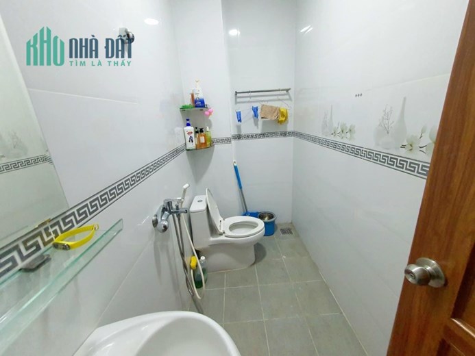 Nhà mới mặt tiền Hồ Thành Biên Phường 4 Quận 8 - 15 Triệu / Tháng