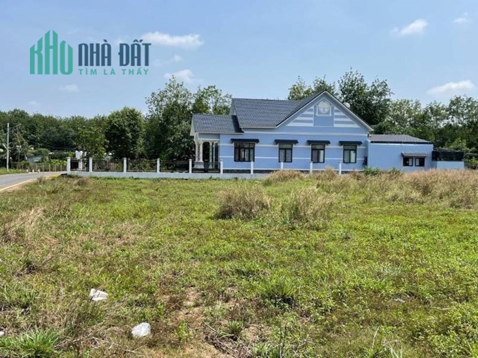 NỢ NGÂN HÀNG nên bán cắt lỗ 150TR lô đất 1000m2 ngay chợ giá chỉ 300TR