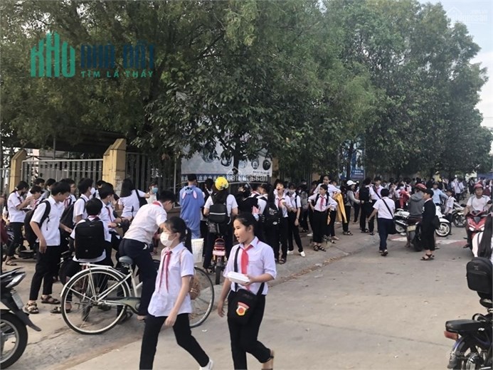 NỢ NGÂN HÀNG nên bán cắt lỗ 150TR lô đất 1000m2 ngay chợ giá chỉ 300TR