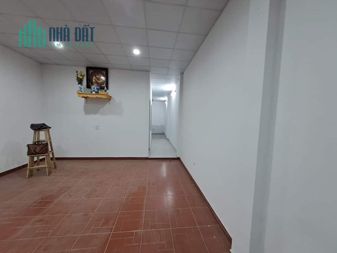 CHO THUÊ NHÀ CẤP BỐN - MẶT PHỐ KINH DOANH - Ô TÔ VÀO NHÀ - CẦU AM VẠN PHÚC - GIÁ 4TR