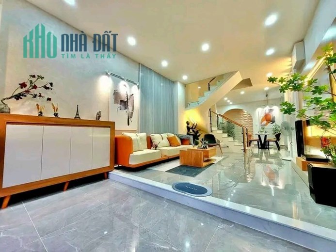 Nhà mới 3 phòng ngủ, xây BTCT, sân thượng