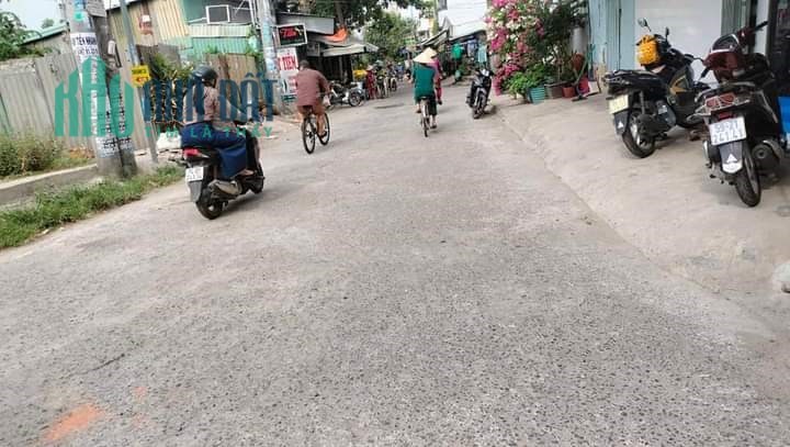ban dat quan 7 goc 2 mat tien phu thuan 172 m2 gia re