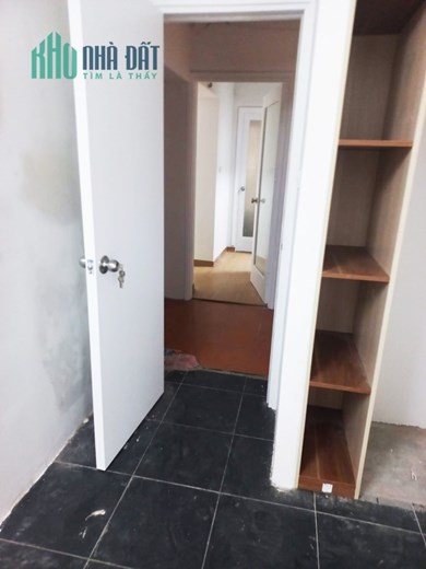 Bán nhà gấp Tập thể tầng 3 Phố Lương Định Của giá 2.45 tỷ, DT 80m2. SĐCC