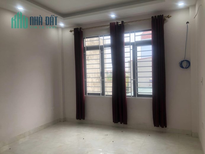 Cần bán gấp nhà Ngô Thì Nhậm, Hà Đông 42m2x4T nhỉnh 4 tỷ Ô TÔ, PHÂN LÔ