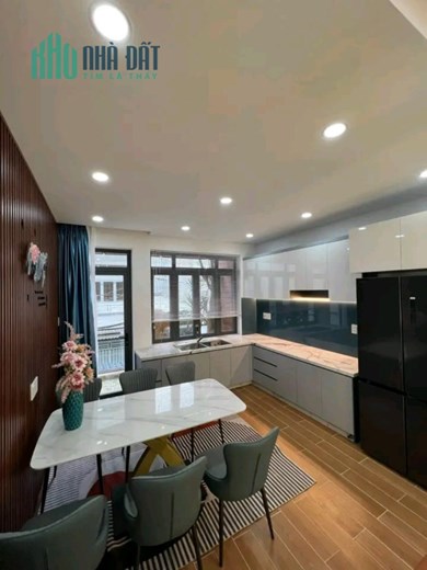 Nhà hẻm thông, 5 phòng ngủ, 3 tầng BTCT