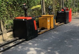 cần bán xe nâng điện cao 7m và pallet stacker