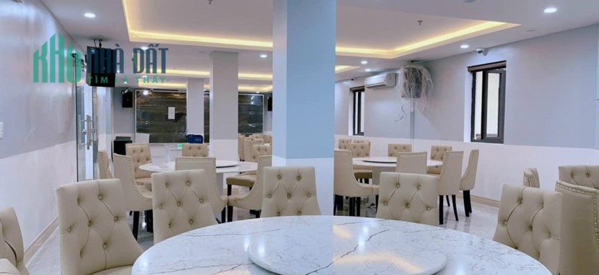 Bán tòa nhà văn phòng 8 tầng mặt phố Nguyễn Hoàng, bãi xe cực rộng, 280m2, MT 11m, 90 tỷ