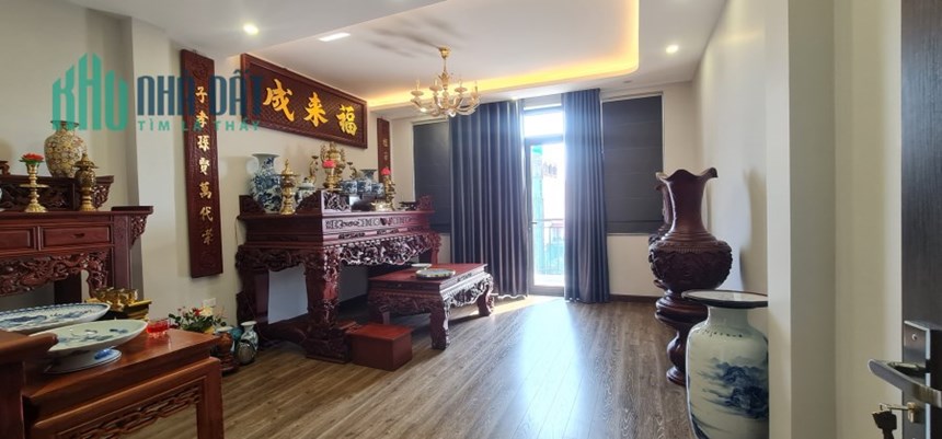 Siêu Phẩm Mặt Phố Nguyễn Văn Cừ, 6 Tầng, Thang Máy, cạnh Liền kề của Vingroup, 100m2, 28 tỷ