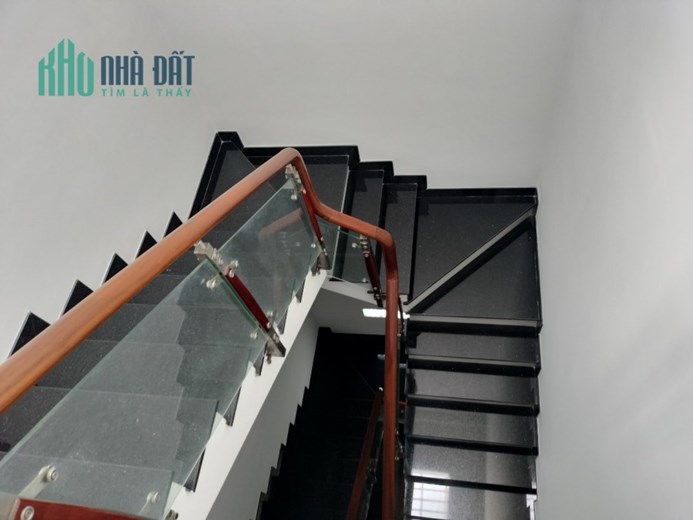 Cần Bán Nhà Xác Bình Thạnh Đi Sân Bay 3 phút. 1 Đời Chủ Ở Lâu Năm Xây rất Kiên Cố Nay Có Tuổi Muốn