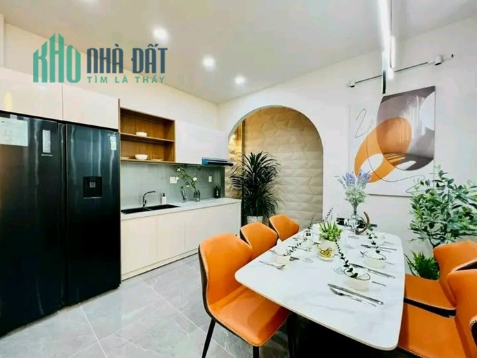 Nhà cách mặt tiền 10m, nhà mới, 3 phòng ngủ, tiện kinh doanh.