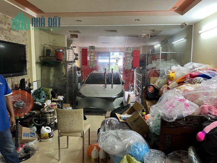 Bán gấp nhà mặt tiền đường Cao Đạt Phường 1 Quận 5 2 tầng BTCT chỉ 13 tỷ 90m2